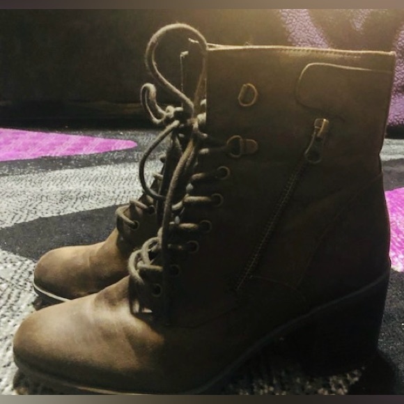 Comfortable Booties - Picture 2 of 4